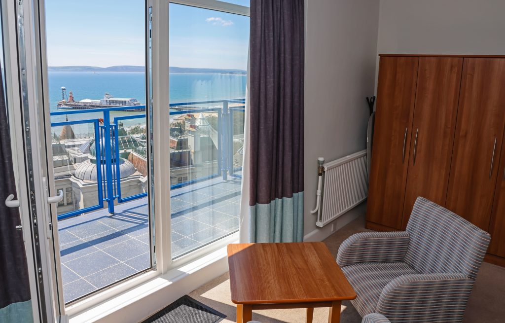 Family room with a sea view and balcony